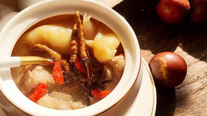 冬蟲夏草與什么泡水喝？養(yǎng)生搭配指南