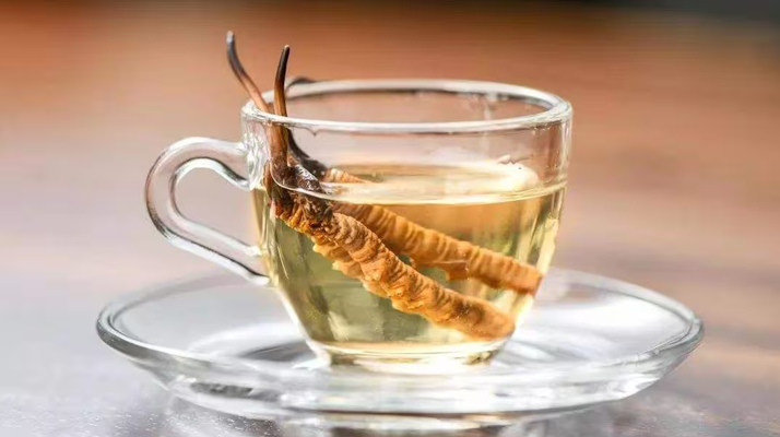 一杯蟲草水，健康新滋味：冬蟲夏草泡水喝的奇妙功效