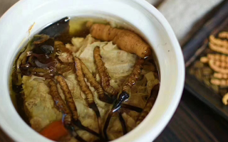 冬蟲夏草煲水喝，咱草原人就這么簡單整，營養(yǎng)不浪費